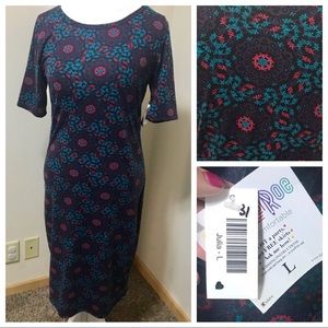 🆕 LuLaRoe Julia Dress. So Pretty!